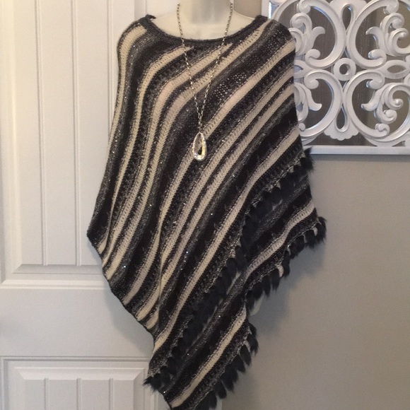 NWOT CHICOS S/M FUR TRIMMED PONCHO TOP.  Bundle and save! - Picture 2 of 8